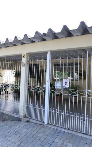 Casa à venda com 300m², 4 quartos e 5 vagasFachada