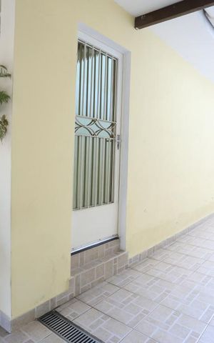 Casa à venda com 300m², 4 quartos e 5 vagasEntrada - Casa 1