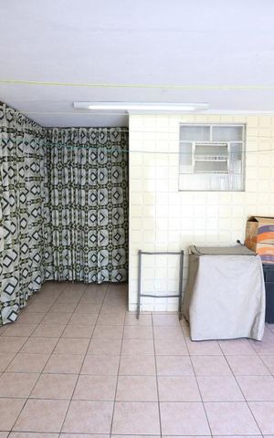 Casa à venda com 300m², 4 quartos e 5 vagasÁrea de Serviço