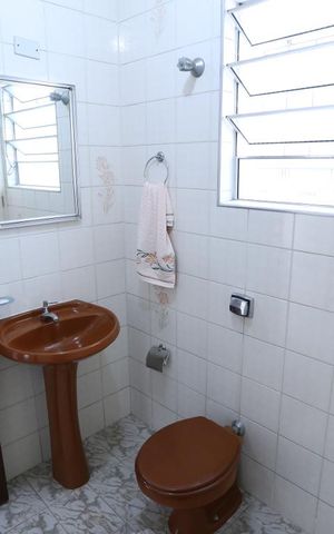 Casa à venda com 300m², 4 quartos e 5 vagasBanheiro - Casa 1
