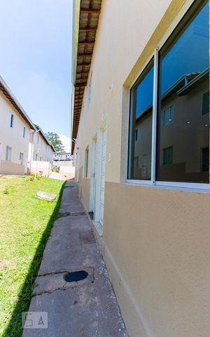 Casa para alugar com 57m², 2 quartos e 1 vaga Casa para alugar com 57m², 2 quartos e 1 vagaFachada da Casa