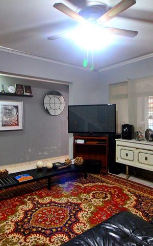 Casa à venda com 250m², 3 quartos e 2 vagasSala