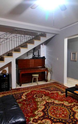 Casa à venda com 250m², 3 quartos e 2 vagasSala