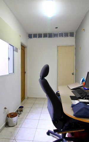 Casa à venda com 250m², 3 quartos e 2 vagasEscritório