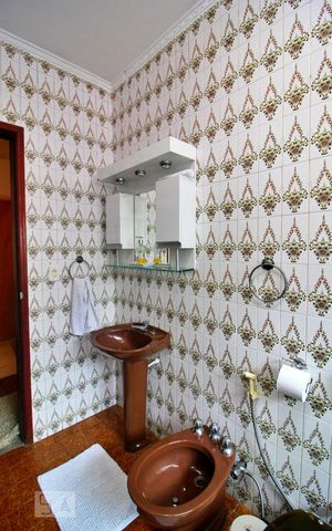 Casa à venda com 250m², 3 quartos e 2 vagasBanheiro