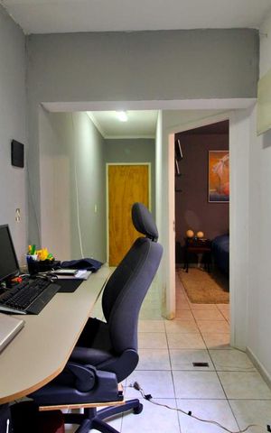 Casa à venda com 250m², 3 quartos e 2 vagasEscritório