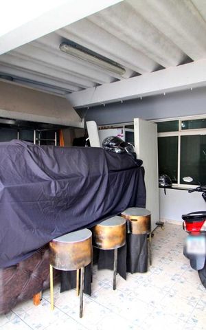 Casa à venda com 250m², 3 quartos e 2 vagasGaragem