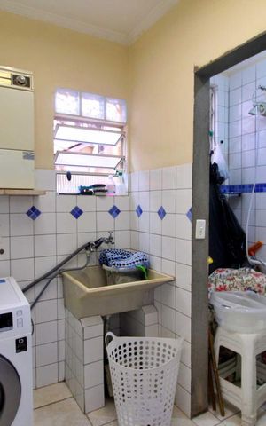 Casa à venda com 250m², 3 quartos e 2 vagasÁrea de Serviço