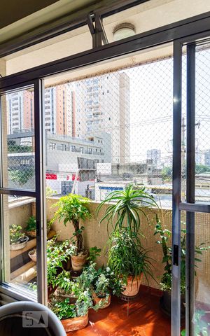 Apartamento à venda com 120m², 3 quartos e 1 vaga Apartamento à venda com 120m², 3 quartos e 1 vagaSacada