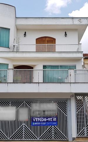 Casa à venda com 360m², 4 quartos e 8 vagas Casa à venda com 360m², 4 quartos e 8 vagasFachada