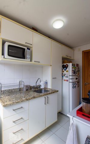 Apartamento à venda com 80m², 2 quartos e 1 vaga Apartamento à venda com 80m², 2 quartos e 1 vagaCozinha e Área de Serviço
