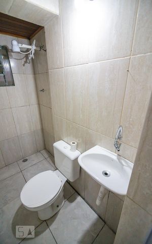 Casa à venda com 40m², 1 quarto e sem vaga Casa à venda com 40m², 1 quarto e sem vagaBanheiro