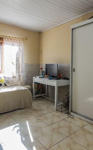 Casa à venda com 319m², 4 quartos e 4 vagas Casa à venda com 319m², 4 quartos e 4 vagasDormitório da edícula