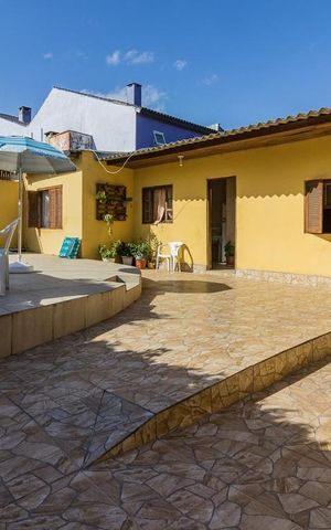 Casa à venda com 319m², 4 quartos e 4 vagas Casa à venda com 319m², 4 quartos e 4 vagasQuintal