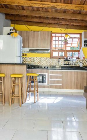 Casa à venda com 319m², 4 quartos e 4 vagas Casa à venda com 319m², 4 quartos e 4 vagasSala