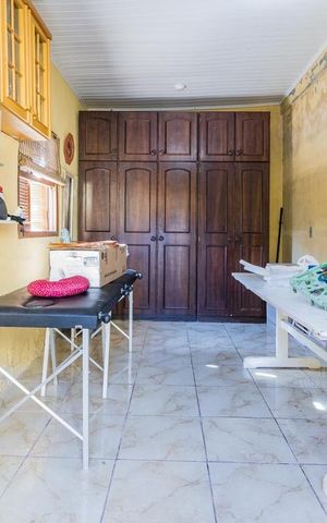 Casa à venda com 319m², 4 quartos e 4 vagas Casa à venda com 319m², 4 quartos e 4 vagasarea de serviço