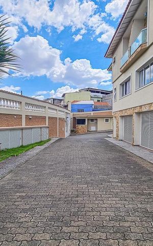 Casa de condomínio à venda com 180m², 3 quartos e 3 vagas Casa de condomínio à venda com 180m², 3 quartos e 3 vagasÁrea comum