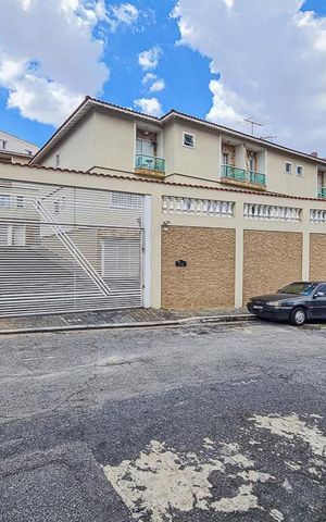 Casa de condomínio à venda com 180m², 3 quartos e 3 vagas Casa de condomínio à venda com 180m², 3 quartos e 3 vagasFachada