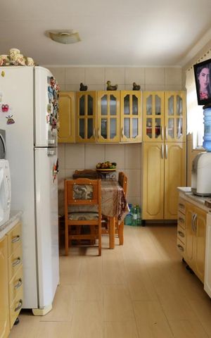 Casa à venda com 200m², 4 quartos e 3 vagasCozinha 