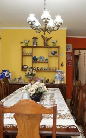 Casa à venda com 200m², 4 quartos e 3 vagasSala 