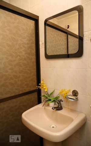 Casa à venda com 200m², 4 quartos e 3 vagasBanheiro 