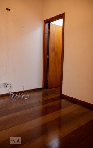 Casa à venda com 225m², 4 quartos e 4 vagas Casa à venda com 225m², 4 quartos e 4 vagasSala 1