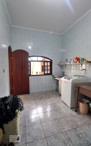 Casa à venda com 224m², 3 quartos e 5 vagasLavanderia