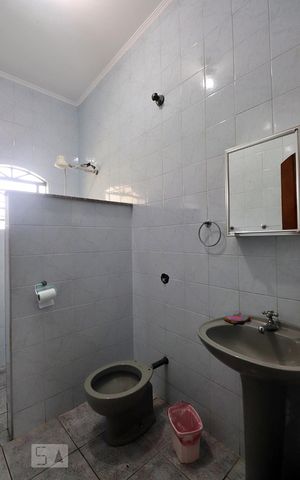 Casa à venda com 224m², 3 quartos e 5 vagasBanheiro de Serviço