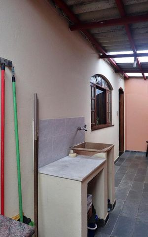 Casa à venda com 224m², 3 quartos e 5 vagasCorredor Lateral