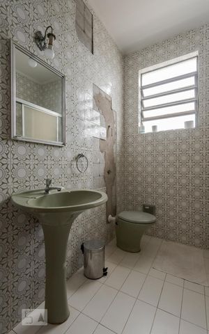 Casa à venda com 400m², 3 quartos e 8 vagas Casa à venda com 400m², 3 quartos e 8 vagasBanheiro Social 1