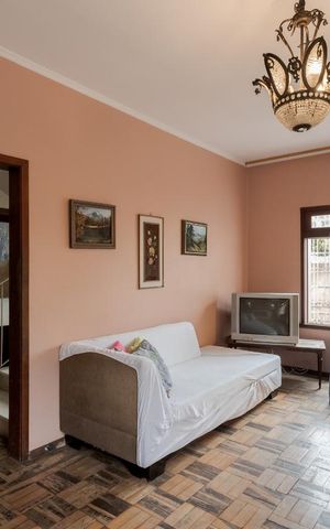 Casa à venda com 400m², 3 quartos e 8 vagas Casa à venda com 400m², 3 quartos e 8 vagasSala 1
