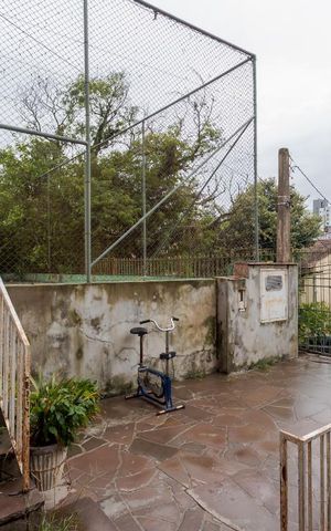 Casa à venda com 400m², 3 quartos e 8 vagas Casa à venda com 400m², 3 quartos e 8 vagasPátio