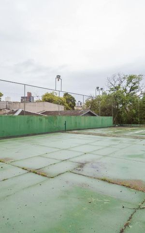 Casa à venda com 400m², 3 quartos e 8 vagas Casa à venda com 400m², 3 quartos e 8 vagasQuadra