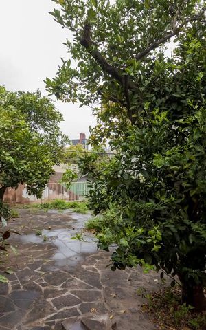 Casa à venda com 400m², 3 quartos e 8 vagas Casa à venda com 400m², 3 quartos e 8 vagasPátio