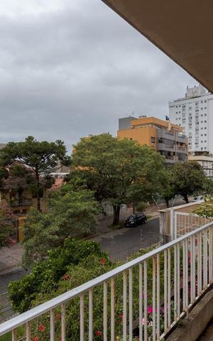 Casa à venda com 400m², 3 quartos e 8 vagas Casa à venda com 400m², 3 quartos e 8 vagasVaranda