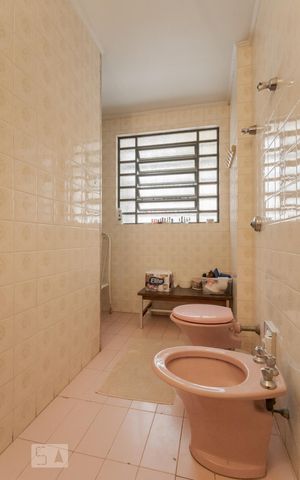 Casa à venda com 400m², 3 quartos e 8 vagas Casa à venda com 400m², 3 quartos e 8 vagasBanheiro Social 2