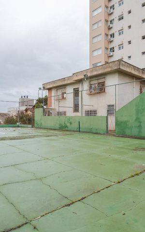 Casa à venda com 400m², 3 quartos e 8 vagas Casa à venda com 400m², 3 quartos e 8 vagasQuadra