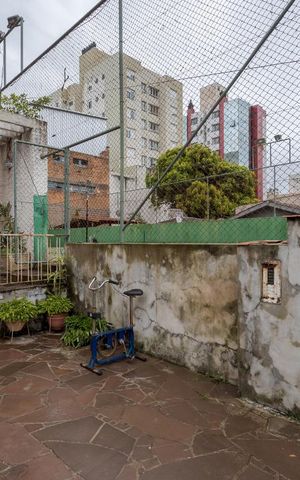 Casa à venda com 400m², 3 quartos e 8 vagas Casa à venda com 400m², 3 quartos e 8 vagasPátio