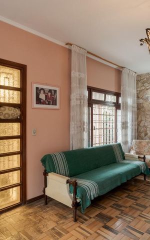 Casa à venda com 400m², 3 quartos e 8 vagas Casa à venda com 400m², 3 quartos e 8 vagasSala 1