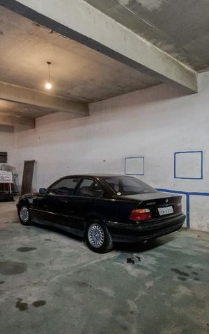 Casa à venda com 400m², 3 quartos e 8 vagas Casa à venda com 400m², 3 quartos e 8 vagasGaragem