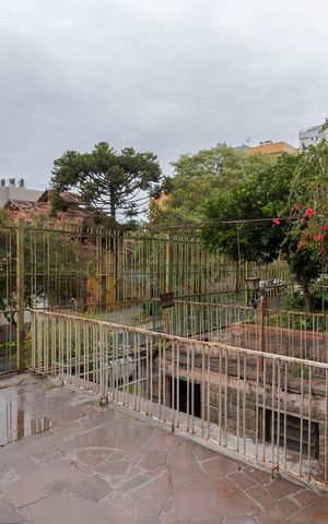 Casa à venda com 400m², 3 quartos e 8 vagas Casa à venda com 400m², 3 quartos e 8 vagasPátio