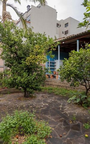 Casa à venda com 400m², 3 quartos e 8 vagas Casa à venda com 400m², 3 quartos e 8 vagasPátio