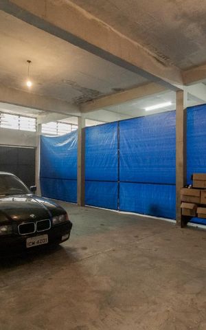 Casa à venda com 400m², 3 quartos e 8 vagas Casa à venda com 400m², 3 quartos e 8 vagasGaragem