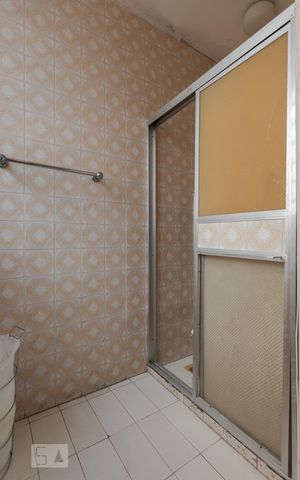 Casa à venda com 400m², 3 quartos e 8 vagas Casa à venda com 400m², 3 quartos e 8 vagasBanheiro da Suíte