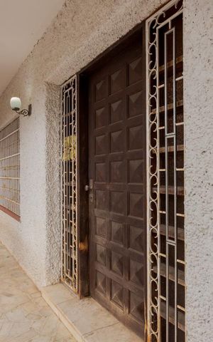 Casa à venda com 400m², 3 quartos e 8 vagas Casa à venda com 400m², 3 quartos e 8 vagasVaranda