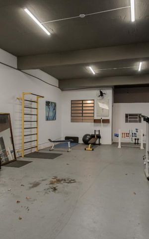 Casa à venda com 400m², 3 quartos e 8 vagas Casa à venda com 400m², 3 quartos e 8 vagasGaragem