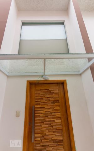 Casa de condomínio à venda com 159m², 3 quartos e 3 vagas Casa de condomínio à venda com 159m², 3 quartos e 3 vagasFachada