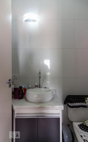 Casa de condomínio à venda com 159m², 3 quartos e 3 vagas Casa de condomínio à venda com 159m², 3 quartos e 3 vagasBanheiro