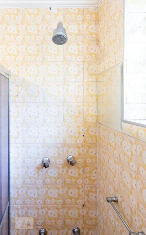 Apartamento para alugar com 126m², 3 quartos e 1 vaga Apartamento para alugar com 126m², 3 quartos e 1 vagaChuveiro do Banheiro da Suite
