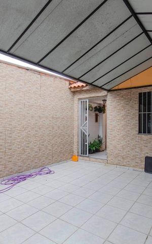 Casa à venda com 200m², 3 quartos e 2 vagas Casa à venda com 200m², 3 quartos e 2 vagasGaragem